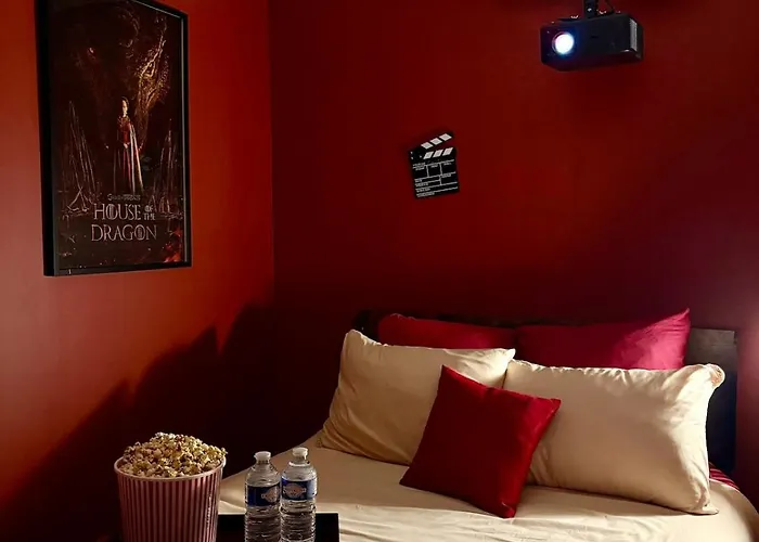 公寓 Experience Cinema Exclusive Au Coeur De 尼姆